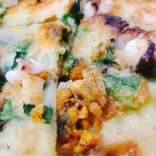 a close up of a pizza