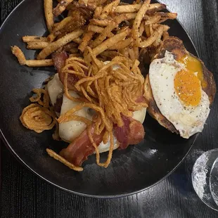 1819 burger. Enormous (can easily feed 2 people) and delicious!