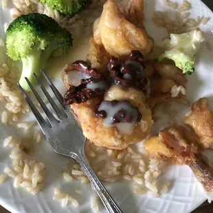 Crispy honey walnuts, sauce is sweet, tangy, and unique, and CLEAN shrimp. Most of the time in fried shrimp elsewhere it&apos;s dirty inside