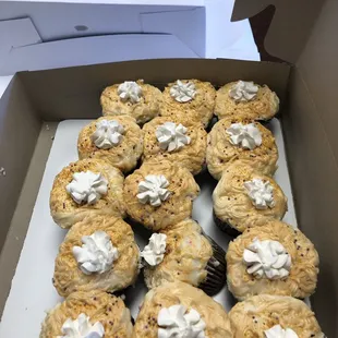 Chocolate Cupcakes w Cream Cheese Icing