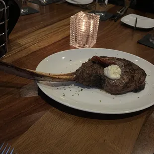 32oz Tomahawk Ribeye
