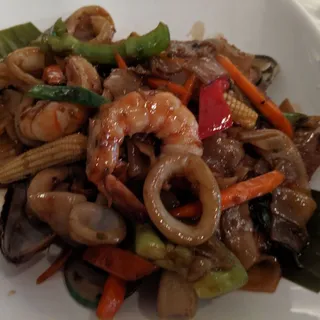 Drunken Noodle Seafood