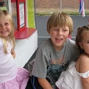 17 years of photos on Moolinda is a fun way to watch the kids grow