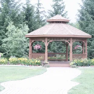 Our outdoor Gazebo is the perfect setting for romantic wedding ceremonies.