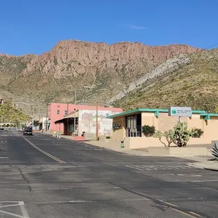 Not to Busy on Main Street on Sunday Afternoon