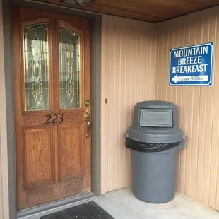 Breakfast entrance