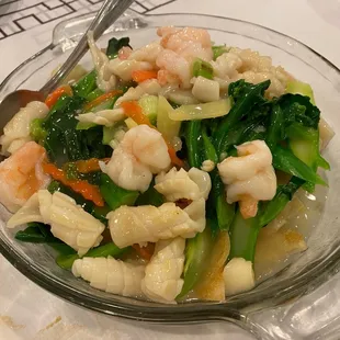 Seafood chow fun