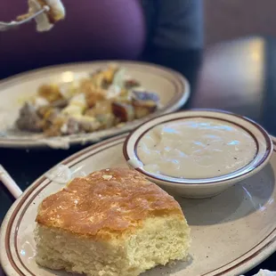Biscuit and gravy