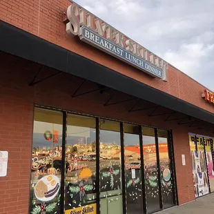 the outside of the restaurant