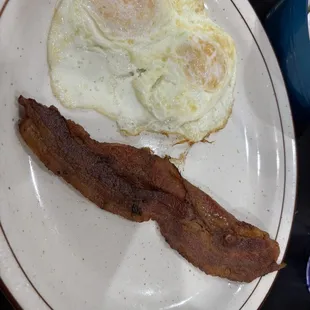 2x2x2 breakfast - 2 Eggs and Bacon Strips with 2 French toast to follow