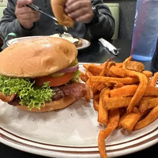 Bacon Pepper Jack Cheeseburger