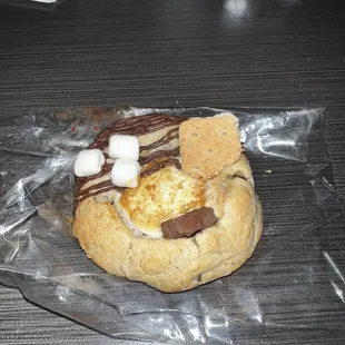 Stuffed cookie s'more's