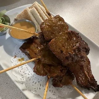 B5. Beef Satay