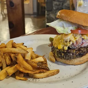 Crisfield Burger Blackened that was topped with shrimp, crabmeat, grilled ham, Cheddar Jack cheese, and tiger sauce.