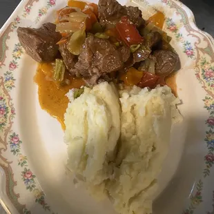Carne guisada con puré d papas