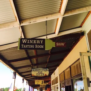 Tasting room this way can't believe i found one here