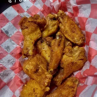 15 sauces and 2 dry rubs to choose from