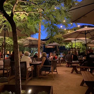 Love this space so much. Super fun crowd and super shady.