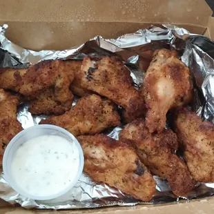 a box of chicken wings