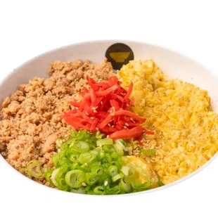 Soboro Bowl - Ground marinated chicken with soft cooked scrambled egg over a bed of fresh rice! A popular amongst adults and kids alike!