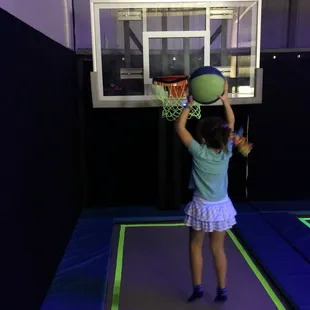 Trampoline basketball