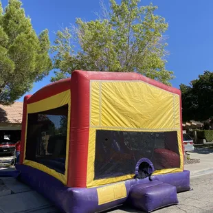 15X20 Bounce house with basketball hoop and slide inside!