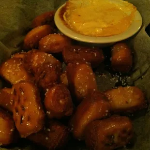 Pretzel bites with cheese