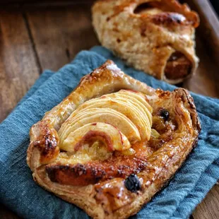 two pieces of pizza on a blue napkin