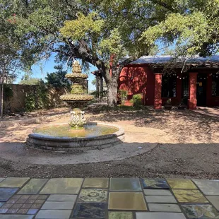 a fountain in the middle of a courtyard