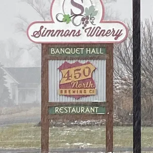 the sign for the restaurant
