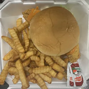 Simmz catfish sandwich basket w/ simmz sauce