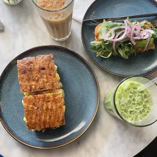 Matcha Latte Hot (12 oz) or Iced (16 oz)