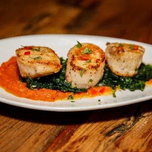 scallops with sauce and spinach