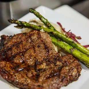 grilled steak and asparagus