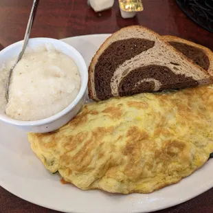 Veggie omelette with grits