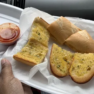 Simonetti Supremo Pizza garlic bread.