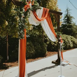 Arch (does not come with decorations)