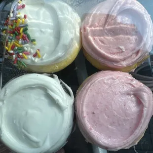 4 cupcakes