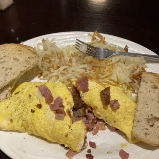 I&apos;ll meet omelette with cheese, hashbrowns, and rye toast Simmon very good food great specials.