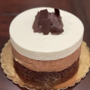 Yummilicious, chocolate, and white chocolate mousse cake