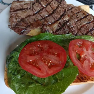 A little hidden gem!!! Amazing food, the best and friendly customer service.