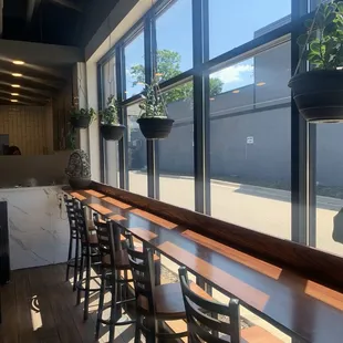 Bar seat style on window side