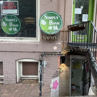 Oct 2021-they&apos;re still in business!! Just in basement now