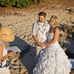 A happy couple who are relaxed, and enjoying their special moment. I specialize in easy-breezy ceremonies!