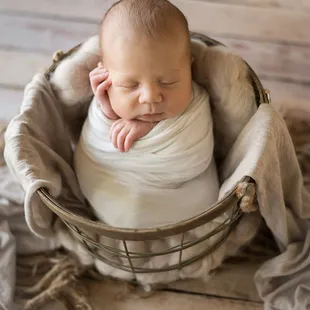 Sacramento, Lodi, Stockton in home newborn session photographer