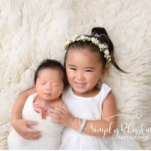 Sibling newborn photography