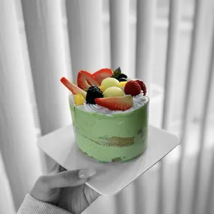 Mini matcha cake | @whaevaeats
