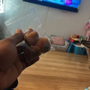 Highly recommended their tamarind ball, after an taste of it, it was the best, their homemade pastry and food, delicious.