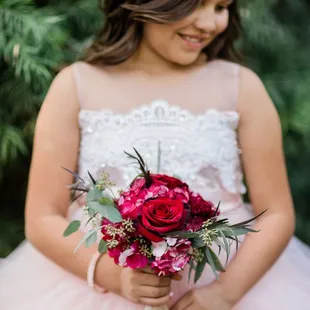 How gorgeous is this flower girl!