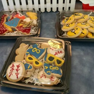 cookies in plastic containers